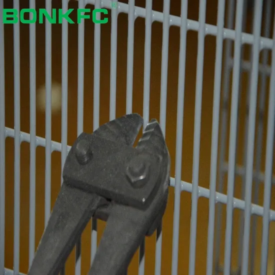 High Quality Hot DIP Galvanized Triangular Bent Guardrail Protective Fence